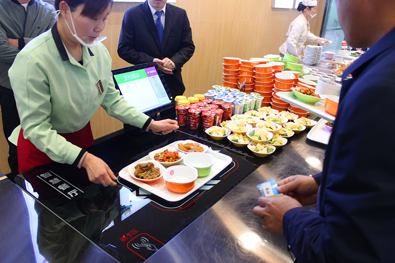 政府智慧餐廳運(yùn)營現(xiàn)場(chǎng).jpg 政府智慧餐廳運(yùn)營現(xiàn)場(chǎng).jpg